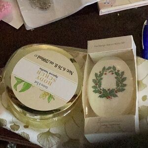 Spiced Vanilla Body Scrub 4 oz & Christmas Wreath Bar Soap